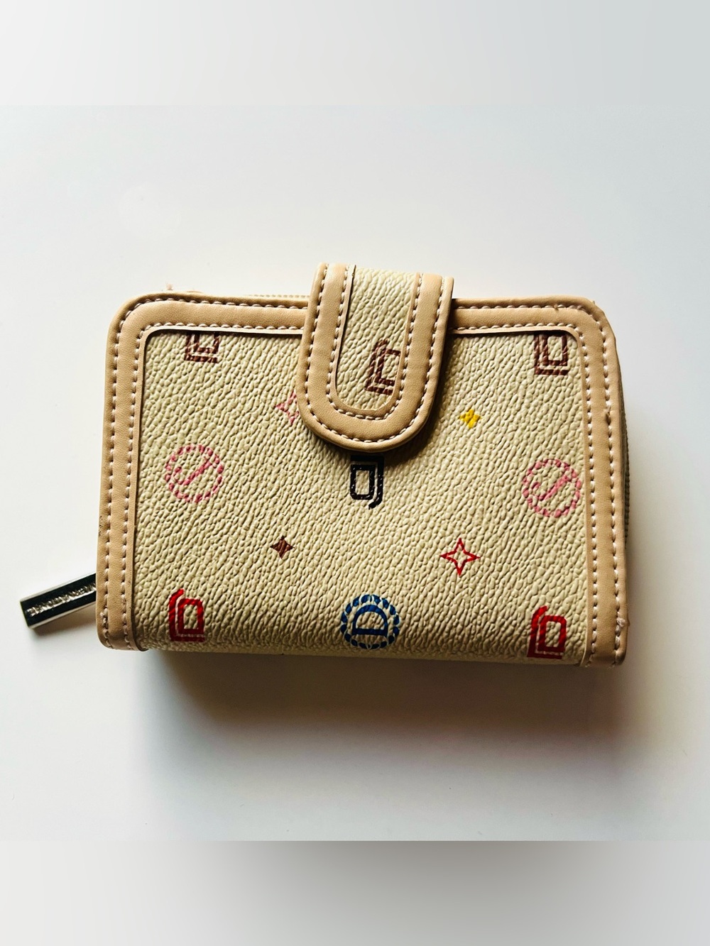 David Jones Stylish Beige BifoldWallet-Excellent Condition-Discounted Shipping !